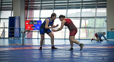 Balıkesir’de Güreş Yıldızlar İl Birinciliği Müsabakaları Sonuçlandı, Başarılı Sporcular Ödüllerini Aldı