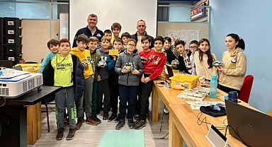 Balıkesir Gençlik ve Spor İl Müdürü Adem Özalp, Deneyap Atölyesi Öğrencileriyle Bir Araya Geldi