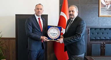 Balıkesir Gençlik ve Spor İl Müdürü Adem Özalp, Erdek Kaymakamı Hasan Göç’ü Ziyaret Etti