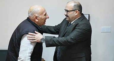 Balıkesir Valisi İsmail Ustaoğlu, Karesi Huzurevi’ni Ziyaret Ederek Yaşlıların Taleplerini Dinledi