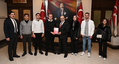 Balıkesirli Öğrencilerden Vali İsmail Ustaoğlu’na Ziyaret