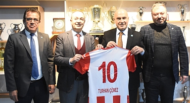 Balıkesirspor’a İYİ Parti’den Ziyaret: Turhan Çömez ve İl Yöneticileri Kulübü Ziyaret Etti