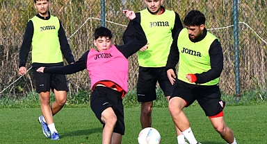 Balıkesirspor, Antalya Kampında Çalışmalarını Sürdürüyor: Hazırlık Maçı Öncesi Yoğun Antrenman