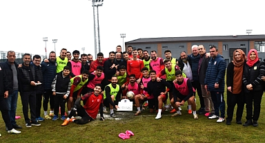 Balıkesirspor, Kelkit Hürriyetspor Maçı Öncesi Kağan Kayalı’ya Doğum Günü Sürprizi Yaptı