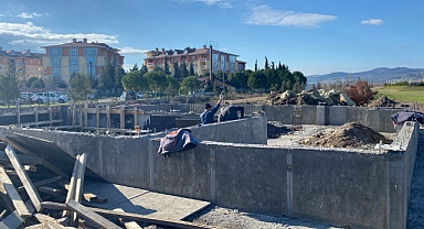 Bigadiç Belediyesi’nin Bungalov Ev Projesinde Çalışmalar Hız Kesmeden Devam Ediyor