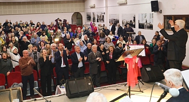 Burhaniye’de “Yeni Yıl Konseri” Coşkuyla Gerçekleştirildi