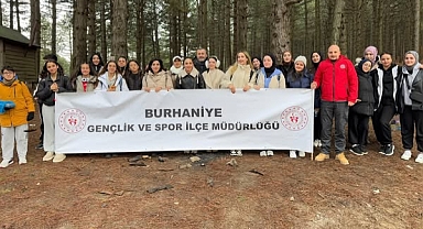 Burhaniye Gençlik Merkezi’nde Doğa Yürüyüşü ve Çevre Temizliği Etkinliği Düzenlendi
