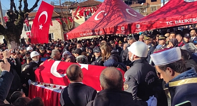 CHP Balıkesir İl Başkanı Erden Köybaşı, Şehit Polis Memuru Emirhan Aramış’ın Cenaze Törenine Katıldı