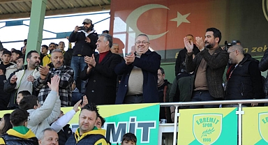 Edremit Belediye Başkanı Mehmet Ertaş, 1966 Edremitspor’un Tavşanlı Linyitspor Karşısındaki Zaferini Kutladı