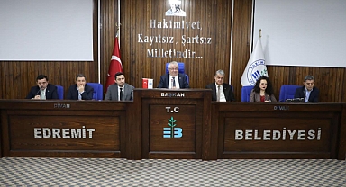 Edremit Belediye Başkanı Mehmet Ertaş’tan Yeni Yılın İlk Muhtarlar Toplantısı: Mahallelerin İhtiyaçları Ele Alındı