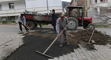 Edremit Belediyesi, Altınoluk Mahallesi'nde Yol Tamirat Çalışmalarını Sürdürüyor