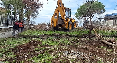 Edremit Belediyesi, Güre Cumhuriyet Mahallesi'nde Yıkım İşlemi Gerçekleştirdi