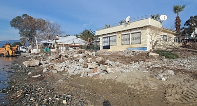 Edremit Belediyesi, Güre Cumhuriyet Mahallesi’ndeki Yapıların Yıkımına Başladı