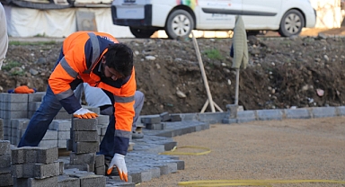Edremit’te Yol ve Doğalgaz Çalışmaları Hız Kesmeden Devam Ediyor