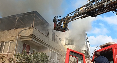 Elektrik Kontağı Facia Yarattı: Yangın 3. Katı ve Çatıyı Yok Etti