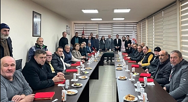 Erdek Belediye Başkanı Burhan Karışık, Emekli Olan 25 Personeline Plaket Takdim Ederek Teşekkür Etti