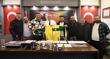 Genç Edrolular Taraftarlar Derneği’nden Edremit Belediye Başkanı Mehmet Ertaş ve 1966 Edremitspor Yönetimine Anlamlı Ziyaret