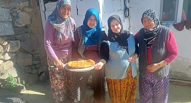İsaalan Köyü Kadınları, Taş Fırında Ekmek ve Börek Geleneğini Yaşatıyor
