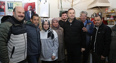 İvrindi’de Geleneksel Sarımsaklı Pilav Hayrı: Başkanlar Ahmet Akın ve Önder Lapanta Vatandaşlarla Buluştu