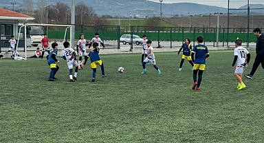 Kepsut’ta Minik Futbolcular Dostluk Maçlarında Buluştu