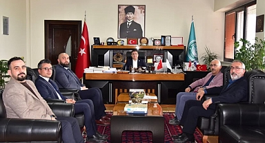 Milli Sporcu Ali Eren Demirezen ve Demirezen Vakfı Yönetim Kurulu Üyelerinden Balıkesir Üniversitesi'ne Ziyaret