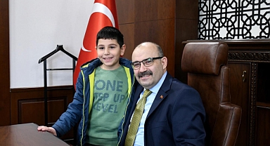 Şehit Jandarma Uzman Çavuş Soner Fazlıoğlu’nun Ailesi, Vali İsmail Ustaoğlu’nu Ziyaret Etti