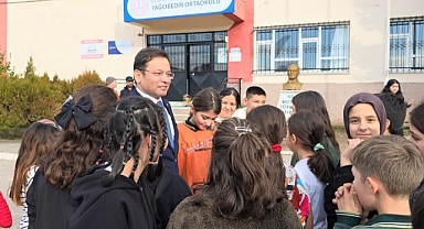 Sındırgı Belediye Başkanı Serkan Sak'tan Yağcıbedir Ortaokulu'na Ziyaret ve Yeni Projeler Müjdesi