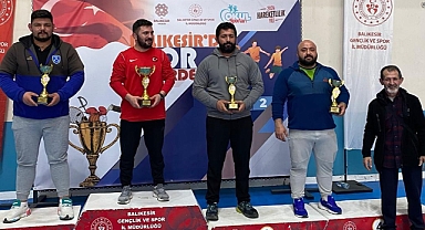 Susurluk Erkek Güreş Takımı, U-17 Balıkesir İl Şampiyonasında Başarı Gösterdi