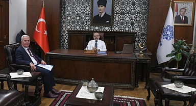 Türkiye Beyazay Derneği Balıkesir Şube Başkanı Ali Aysu, Vali İsmail Ustaoğlu'nu Ziyaret Etti