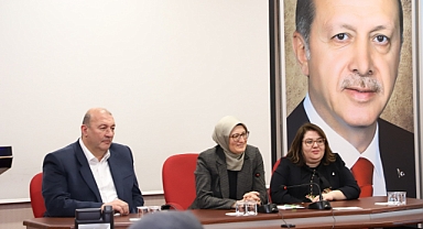 AK Parti Genel Başkan Yardımcısı Belgin Uygur, Bigadiç Teşkilatını Genel Merkezde Ağırladı