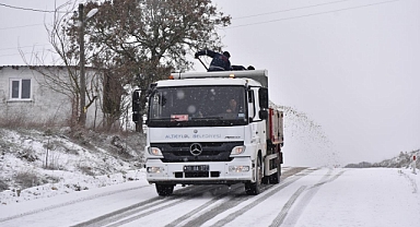 Altıeylül’de Karla Mücadele Çalışmaları Aralıksız Sürüyor