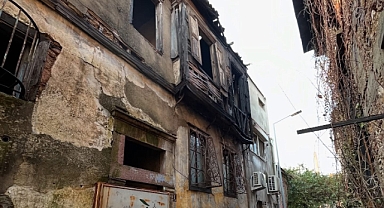 Ayvalık’ta Tarihi Sokaklarda Yangın: Ekiplerin Hızlı Müdahalesiyle Kontrol Altına Alındı