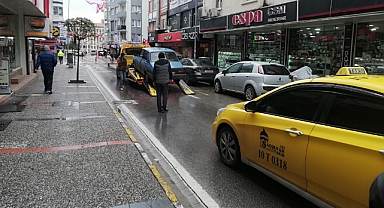 Balıkesir Çarşı’da Toros Model Otomobil Trafiği Alt Üst Etti