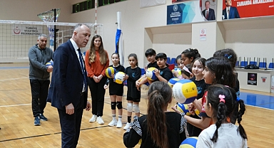Balıkesir Gençlik ve Spor İl Müdürü Adem Özalp, Burhaniye'deki Spor Tesislerini Ziyaret Etti