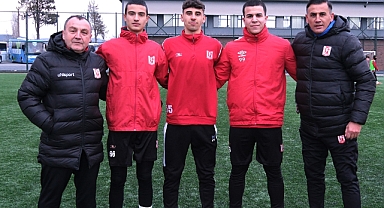 Balıkesirspor, Genç Yeteneklerle Profesyonel Sözleşme İmzaladı