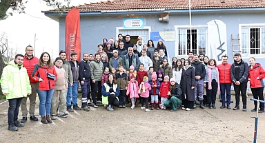 Balya Belediye Başkanı Orhan Gaga, Yıldız Teknik Üniversitesi Öğrencileriyle Çamucu Mahallesindeki Okulu Güzelleştirdi