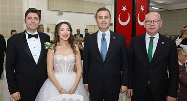 Başkan Ahmet Akın, Emre ve Ece Çiftinin Mutluluğuna Ortak Oldu