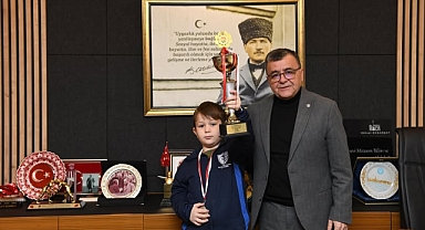 Başkan Hakan Şehirli’den Satranç Şampiyonuna Destek