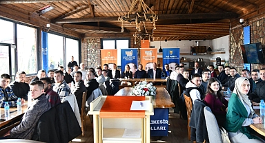 Başkan Mehmet Aydemir, Bigadiç’te Gençlik Eğitim Kampına Katıldı