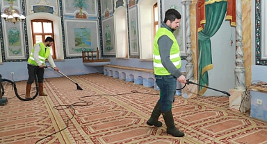 Burhaniye Belediyesi’nden Ramazan Öncesi Camilerde Kapsamlı Temizlik Çalışması