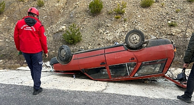 Dursunbey’de Tek Taraflı Trafik Kazası: Aynı Aileden 3 Kişi Yaralandı
