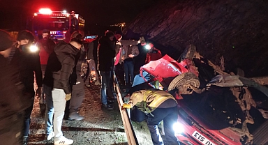 Dursunbey-Kütahya Yolunda Feci Kaza: 3 Kişi Yaralandı