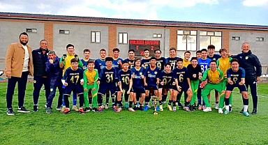 Edremit Belediye Başkanı Mehmet Ertaş, 1966 Edremitspor U14 Takımını Tebrik Etti