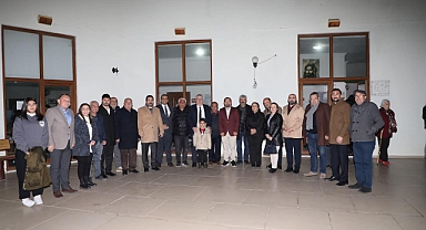 Edremit Belediye Başkanı Mehmet Ertaş, Altınoluk Cemevi’nde Hızır Lokması Etkinliğine Katıldı