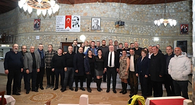 Edremit Belediye Başkanı Mehmet Ertaş, Emekli Çalışanlarla Yemekte Bir Araya Geldi