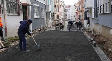 Edremit Belediyesi, Mahallelerdeki Yol Tamirat ve Yenileme Çalışmalarını Sürdürüyor