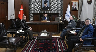 Edremit Bölge Yatılı Hafızlık Kursu Derneği Başkanı Adem Karakurt, Vali İsmail Ustaoğlu’nu Ziyaret Etti