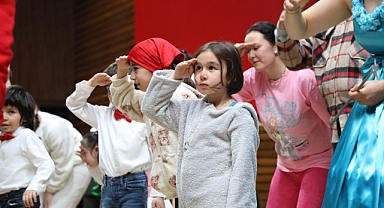 Edremit Kent Konseyi Engelsiz Çocuklar Tiyatrosu “Bir Varmış Bir Yokmuş” Adlı Oyunu Sahneledi