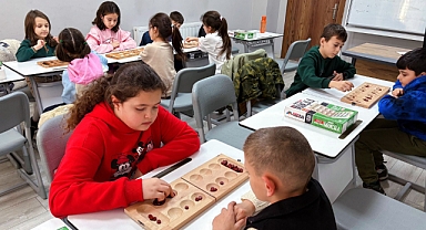 Edremit’te Çocuklar “Akıl ve Zeka Oyunları” Atölyesinde Hem Eğleniyor Hem Öğreniyor