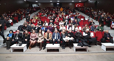 Edremit’te Zeytin Çiçekleri Kadınlar Korosu’ndan Unutulmaz “Aşk Konseri”